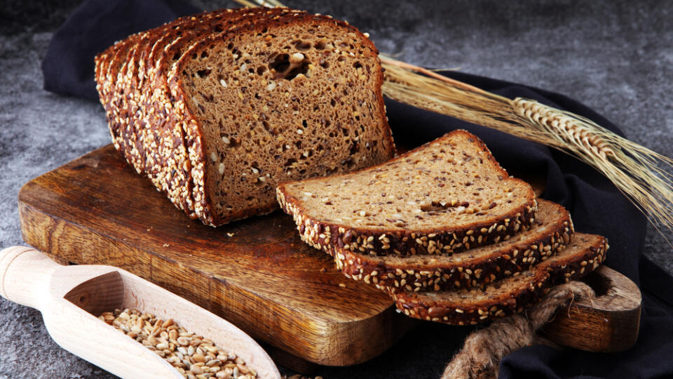 Sliced,Rye,Bread,On,Cutting,Board.,Whole,Grain,Rye,Bread