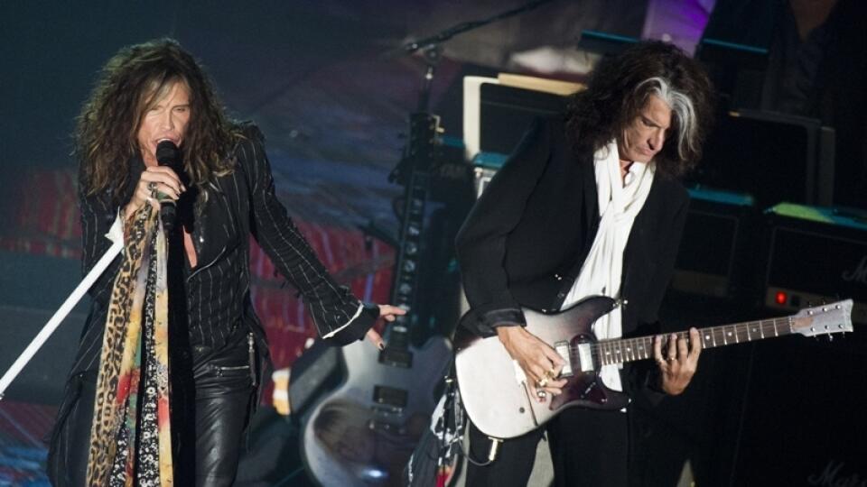 Aerosmith zložili skladbu Walk This Way počas čakania na kokaín.
