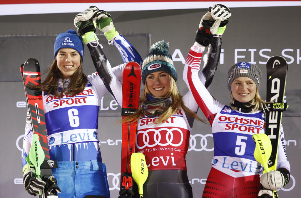 Slovenská lyžiarka Petra Vlhová dosiahla hneď v prvom slalome sezóny Svetového pohára výrazný výsledok, keď vo fínskom Levi skončila druhá.