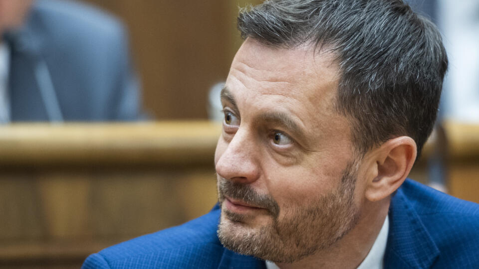Poslanci Národnej rady (NR) SR začali v stredu popoludní rokovanie mimoriadnej schôdze k odvolávaniu ministra vnútra Romana Mikulca (OĽANO). Inicioval ju opozičný Smer-SD. Opozícia mu vyčíta medializované informácie o jeho údajnom priamom zasahovaní do