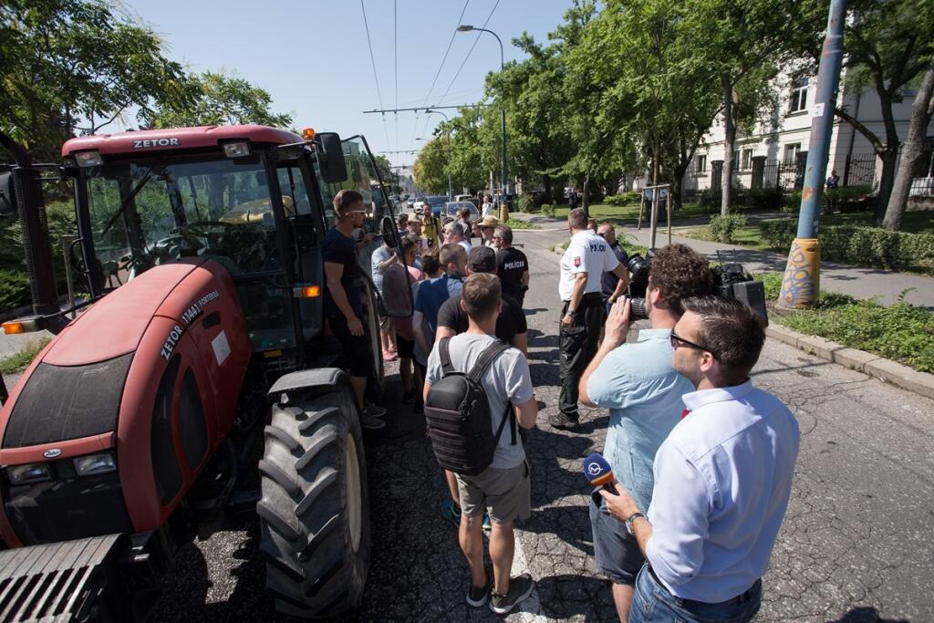 Protest farmárov v Bratislave pred Úradom vlády SR