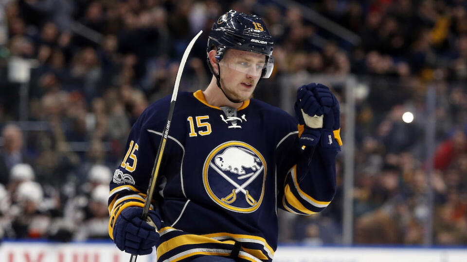 Jack Eichel je jedným z najlepšie platených hráčov NHL.