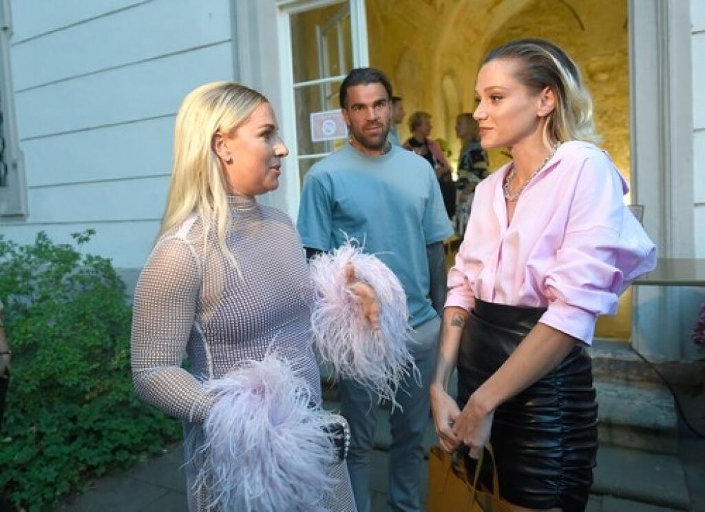 Na záhradnej párty sa objavila aj speváčka Emma Drobná s priateľom Filipom Šebom.