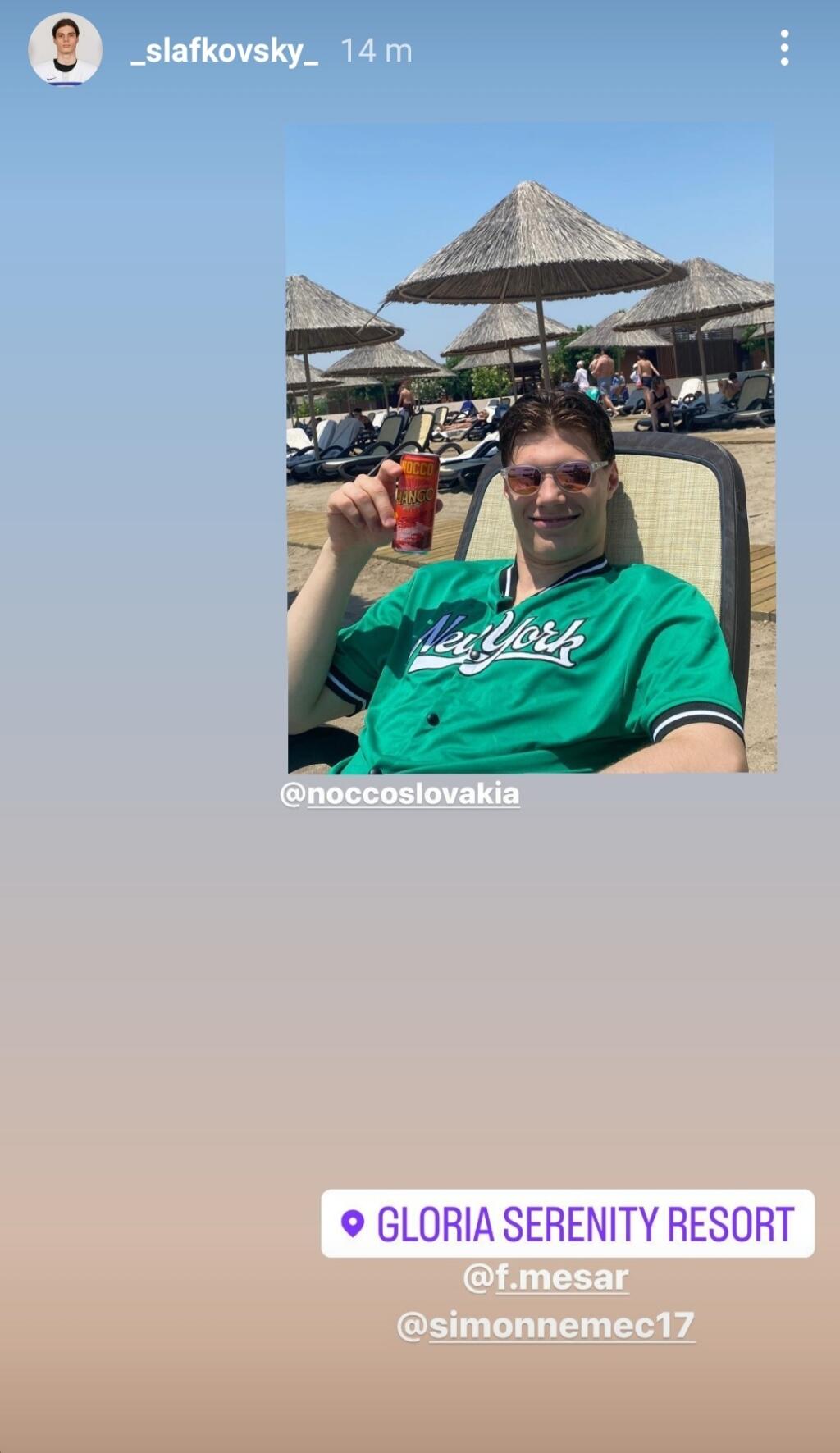 Juraj si chvíľku voľna veľmi užíval.