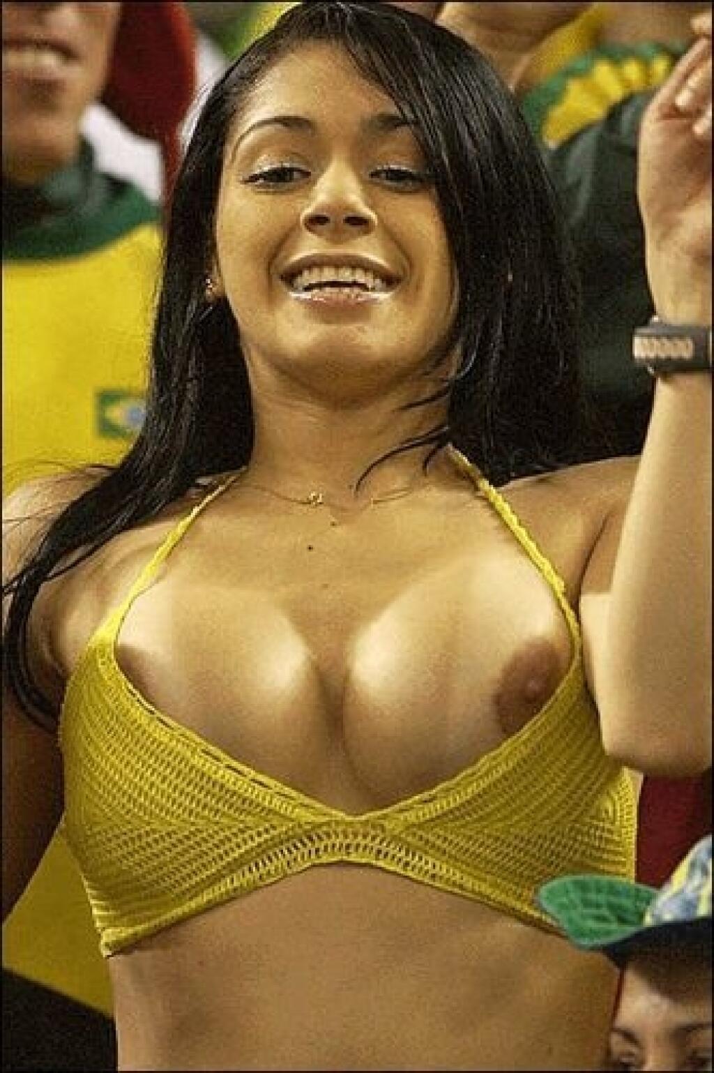 FOTO Najsexi fanúšičky na MS vo futbale: Po góloch ukazujú svoje krivky