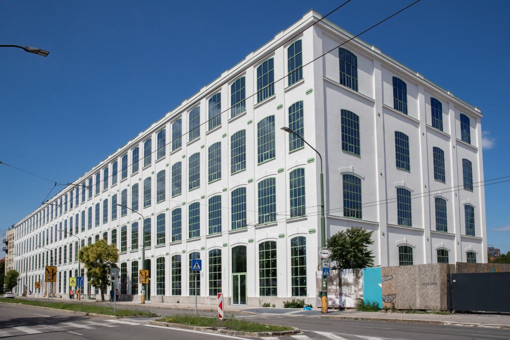 Rekonštrukcia industriálneho objektu Cvernovky na Mlynských Nivách v Bratislave, ktorý bude slúžiť na administratívne a kultúrne účely. Názov súčasného projektu je Pradiareň 1900-
