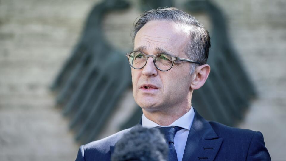 KK1 Berlín - Nemecký minister zahraničných vecí Heiko Mass počas vyhlásenia 3. júna 2020 v Berlíne. Nemecko od 15. júna zruší varovania pre svojich občanov pred cestami do približne 30 európskych krajín vrátane Slovenska. Podľa agentúry AFP to v stredu potvrdil nemecký minister zahraničných vecí Heiko Maas. FOTO TASR/AP
German Foreign Minister Heiko Maas addresses the media during a statement at the foreign ministry in Berlin, Germany, Wednesday, June 3, 2020. Germany’s government says it pla
