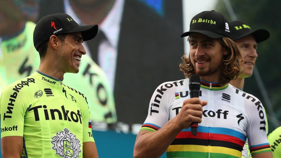 Alberto Contador (vľavo( a  Peter Sagan jazdili spolu v tíme Tinkoff.