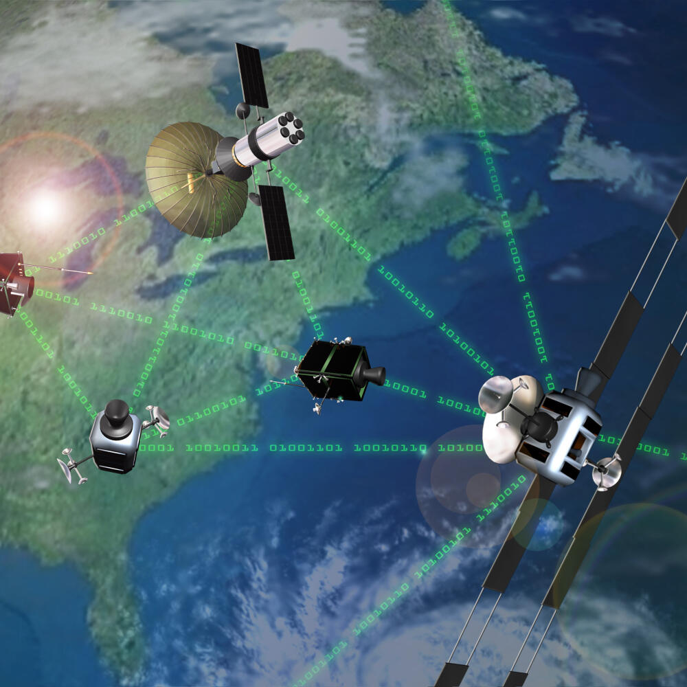 Satelity v sieti: Jednou z možností, ktoré Američania testujú, je schopnosť satelitov s obmedzenou funkcionalitou prepájať sa do
komplexných sietí a v prípade nebezpečenstva sa „rozpŕchnuť“ a vyhnúť sa tak napríklad antisatelitným strelám. Taký mal byť aj systém F6, jeho vývoj sa však skončil neúspešne.