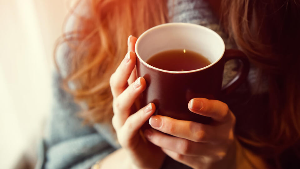 Drink,Tea,Relax,Cosy,Photo,With,Blurred,Background.,Female,Hands