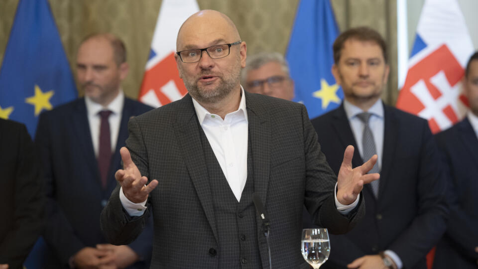 Na snímke minister hospodárstva SR Richard Sulík (SaS) počas príhovoru po podpise zmluvy o výstavbe závodu Volvo v industriálnom parku Valaliky pri Košiciach. V Bratislave 1. júla 2022 v Bratislave. FOTO TASR - Pavel Neubauer