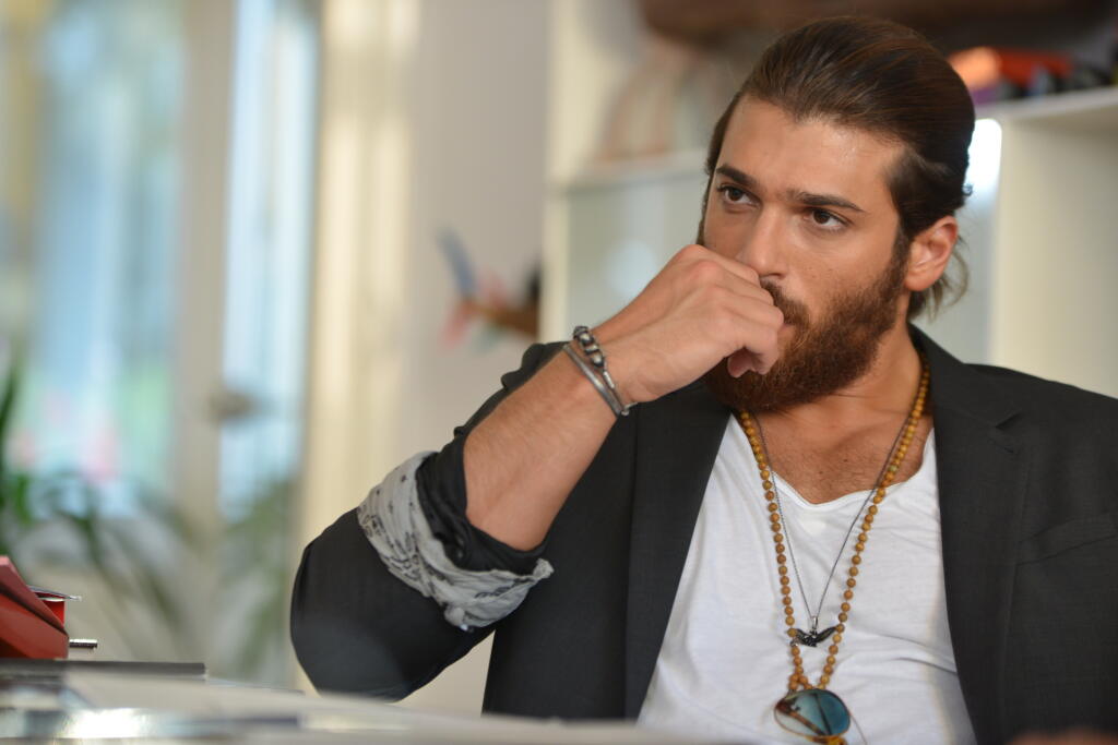 Can Yaman zo seriálu S hlavou v oblakoch