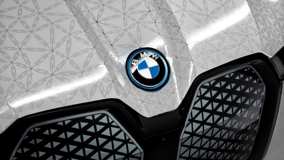 Elektroforetická fólia na BMW iX.