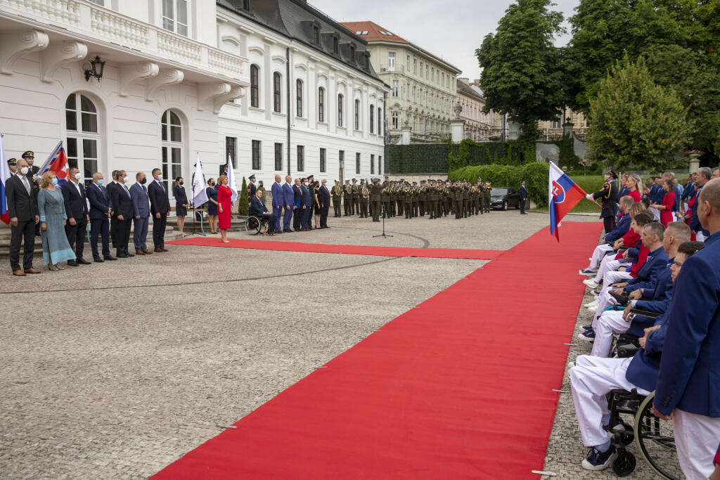 Slovenskí oympionici skladajú prisahu do rúk prezidentky Zuzany Čaputovej pred odletom do Tokia.