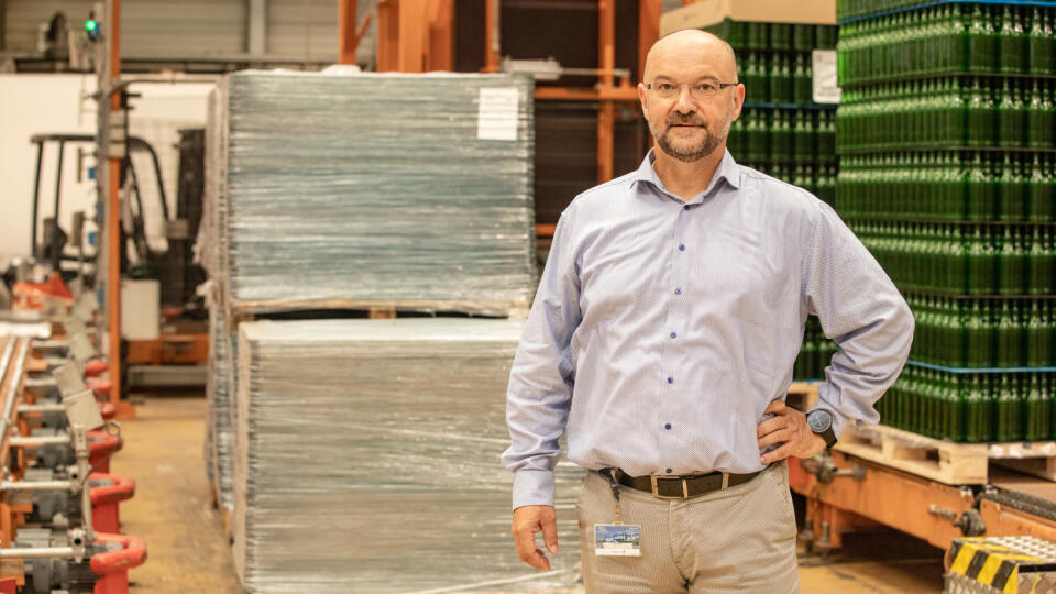 Na snímke je továreň najväčšieho výrobcu sklených obalov. V posledných dvoch rokoch zrealizoval strategické investície do optimalizácie výroby za viac ako 50mil.EUR. Na snímke je Boris Sluka, gen. riaditeľ.