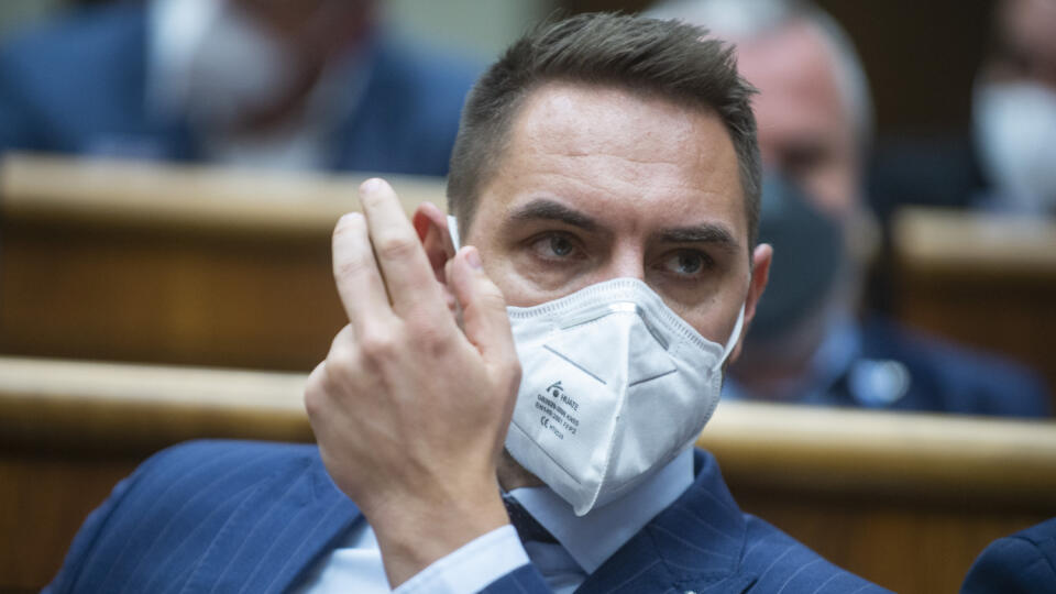 Na snímke poslanec NR SR György Gyimesi (OĽaNO) počas rokovania 53. schôdze Národnej rady SR 8. decembra 2021 v Bratislave. FOTO TASR - Jakub Kotian