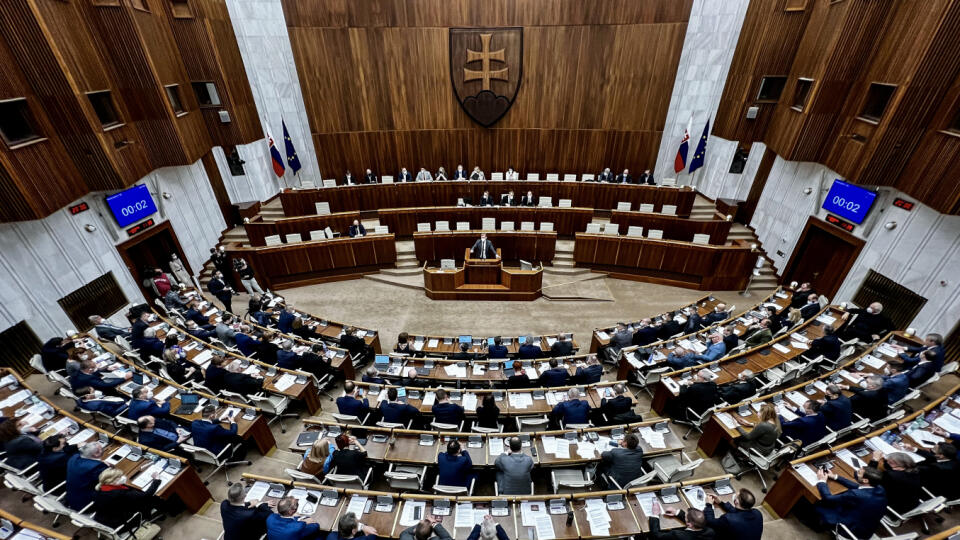Na snímke rokovacia sála Národnej rady SR počas 55. schôdze NR SR v Bratislave v stredu 9. februára 2022. FOTO TASR - Pavol Zachar