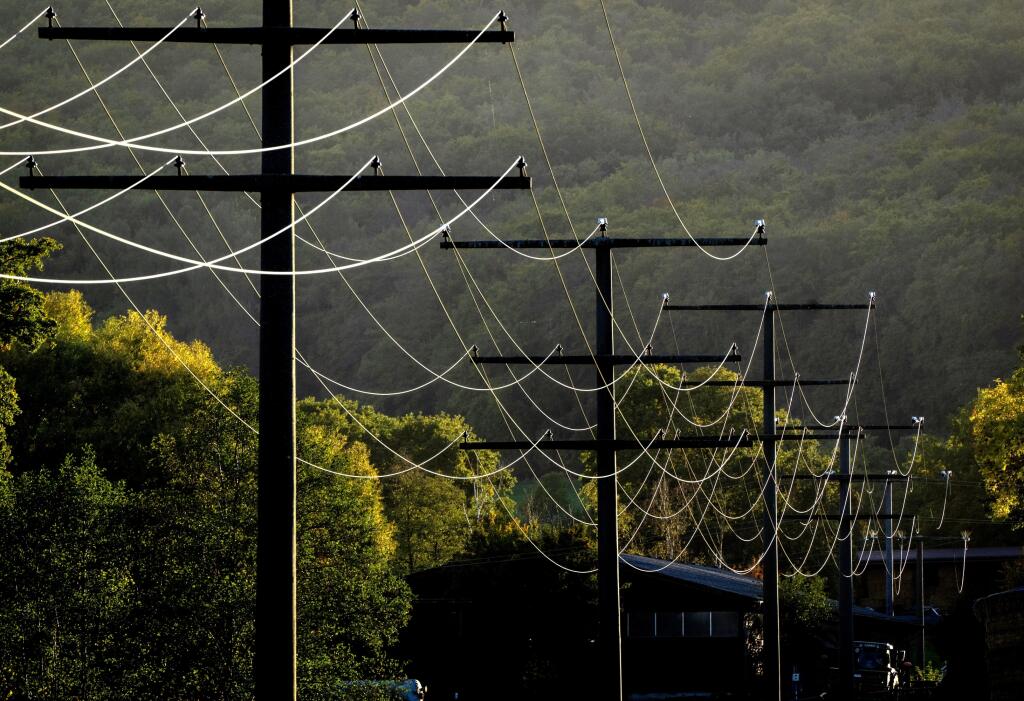 PK 36 Neu-Anspach - Na snímke stĺpy elektrického vedenia v Neu-Anspachu neďaleko Frankfurtu nad Mohanom 11. októbra 2022. FOTO TASR/AP

Power poles and cables are pictured in Neu-Anspach near Frankfurt, Germany, Tuesday, Oct. 11, 2022. (AP Photo/Michael Probst)