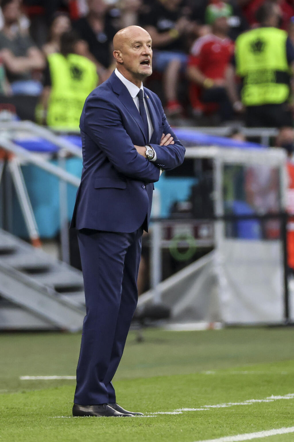 KK37 Budapešť - Na snímke tréner Maďarska Marco Rossi počas zápasu F-skupiny Maďarsko - Portugalsko na ME vo futbale 15. júna 2021 v Budapešti. FOTO TASR/AP
Hungary's manager Marco Rossi gives instructions to players during the Euro 2020 soccer championship group F match between Hungary and Portugal at the Ferenc Puskas stadium in Budapest, Hungary, Tuesday, June 15, 2021. (Bernadett Szabo/Pool via AP)