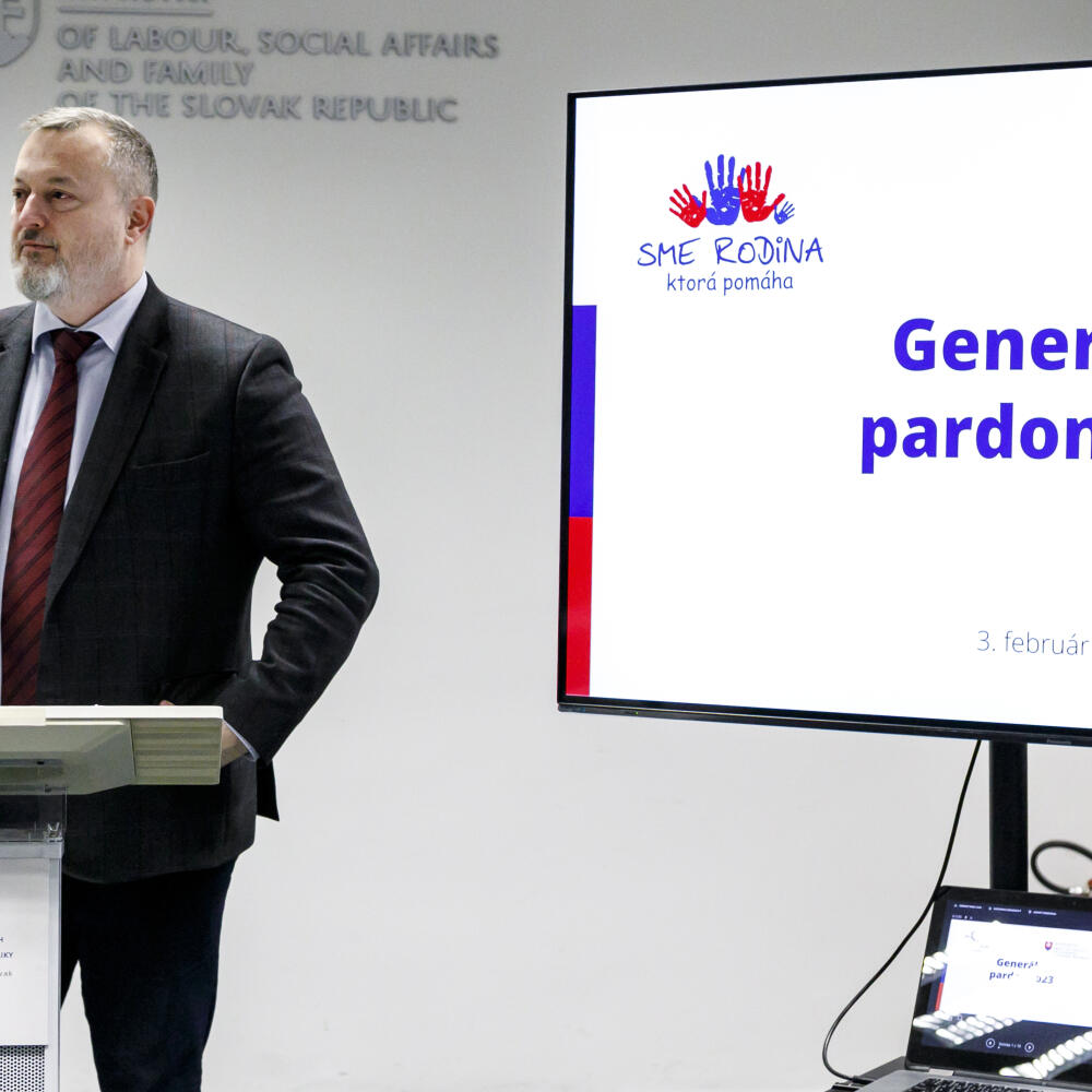 Na snímke dočasne poverený minister práce, sociálnych vecí a rodiny SR Milan Krajniak (Sme rodina) počas tlačovej konferencie na tému zmeny pre dlžníkov Sociálnej poisťovne vo forme generálneho pardonu v Bratislave 3. februára 2023. FOTO TASR - Dano Veselský