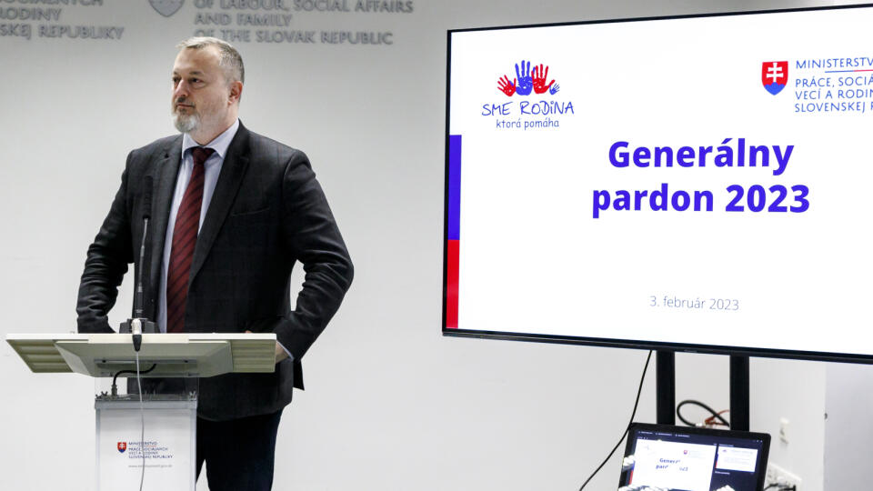 Na snímke dočasne poverený minister práce, sociálnych vecí a rodiny SR Milan Krajniak (Sme rodina) počas tlačovej konferencie na tému zmeny pre dlžníkov Sociálnej poisťovne vo forme generálneho pardonu v Bratislave 3. februára 2023. FOTO TASR - Dano Veselský