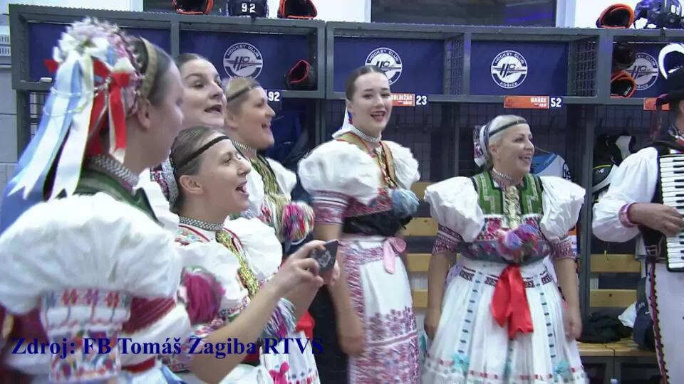 VIDEO: Ľudová veselica v kabíne HC Košice. Oceliari si po výhre v derby poriadne zaspievali!