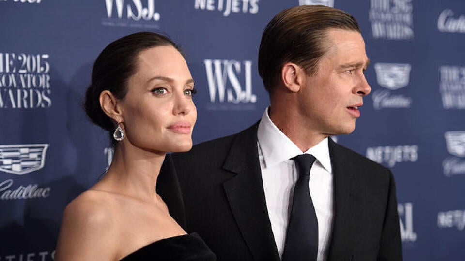 Americký herec Brad Pitt (54) je obvinený z toho, že svojej ex-manželke Angeline Jolie (43) dlhšiu dobu neplatí výživné na deti. Sexi herec sa bráni tým, že svojej bývalej poslal na účet milióny!