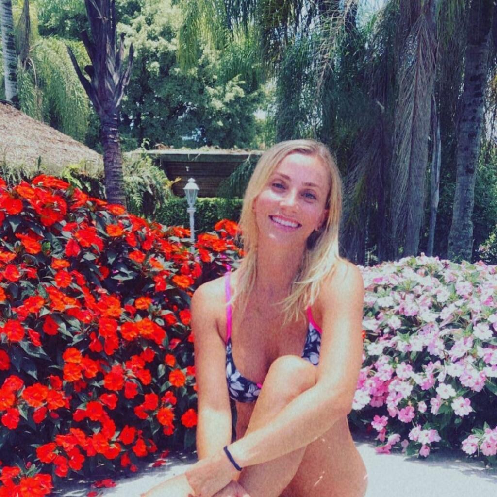 Žiadna rozhodkyňa sa nemôže pochváliť takou popularitou, Colombovú na instagrame sleduje 881-tisíc followerov, ktorých oči poteší aj takýmito zábermi.