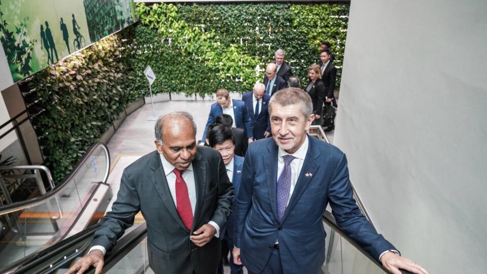 Premiér Českej republiky Andrej Babiš vycestoval  na zahraničnú cestu do Singapuru.