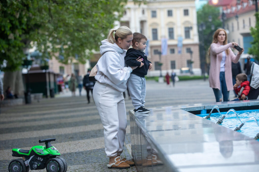 Dominika Cibulková s Jakubkom počas prechádzky v Bratislave.