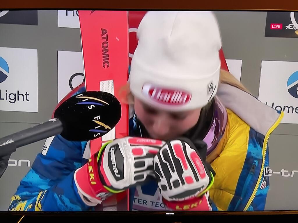 Mikaela začala odrazu plakať.