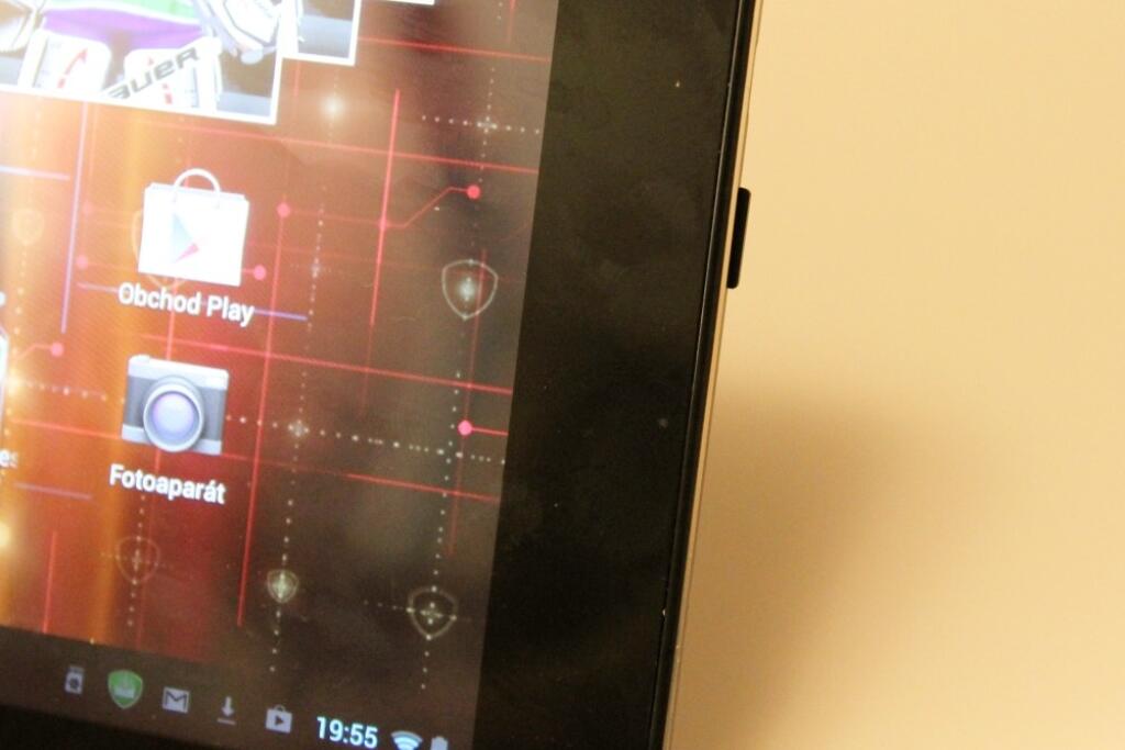 Prestigio MultiPad 4 Quantum 9.7 - Zasunutá micro SD karta máličko vytŕča zo zariadenia