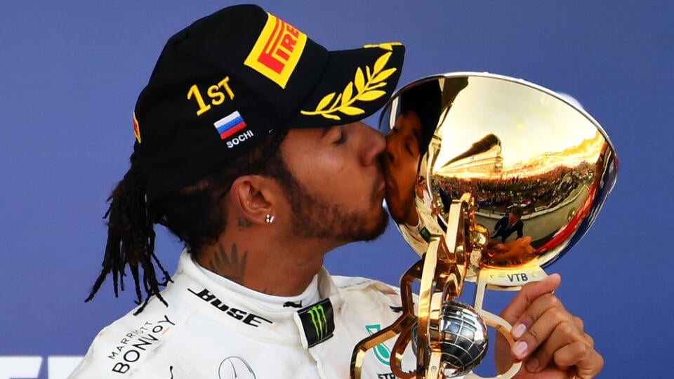 Lewis Hamilton sa stal šiestykrát majstrom sveta F1.