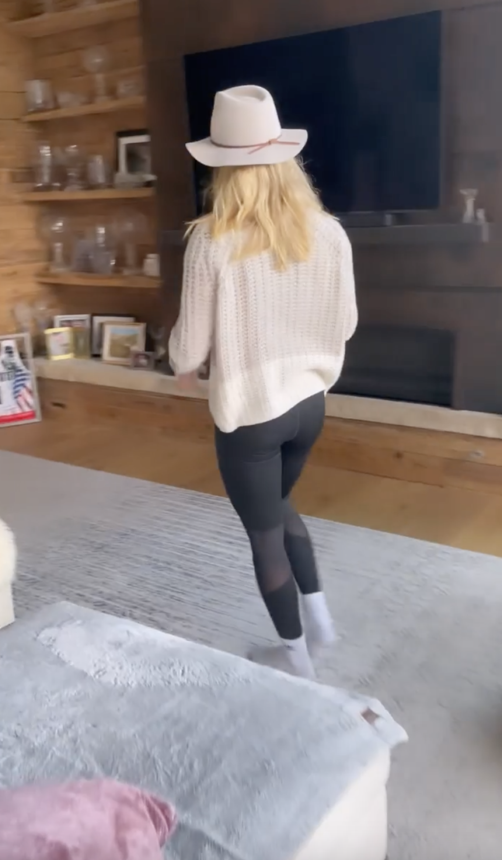 Obklady stien sú prevažne z dreva.