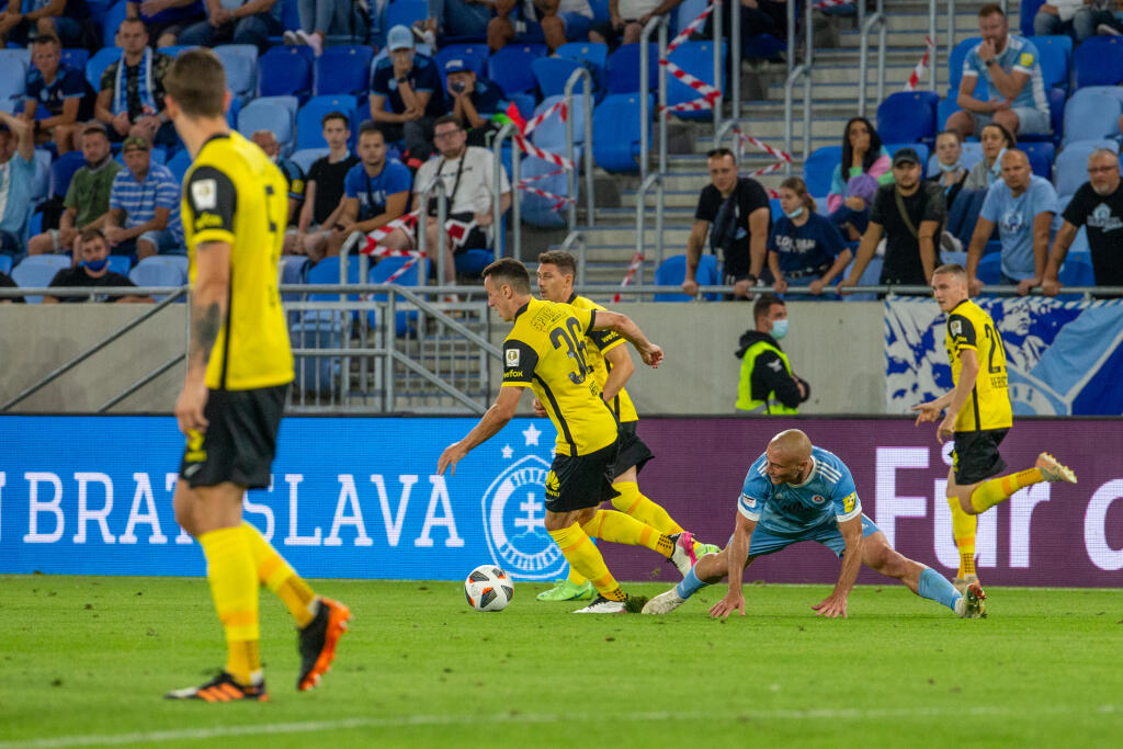 Druhé kolo Ligy majstrov 2021/2022 na Tehelnom poli kde sa stretli ŠK Slovan Bratislava a Young Boys Bern. Na snímke je Silvan Hefti.