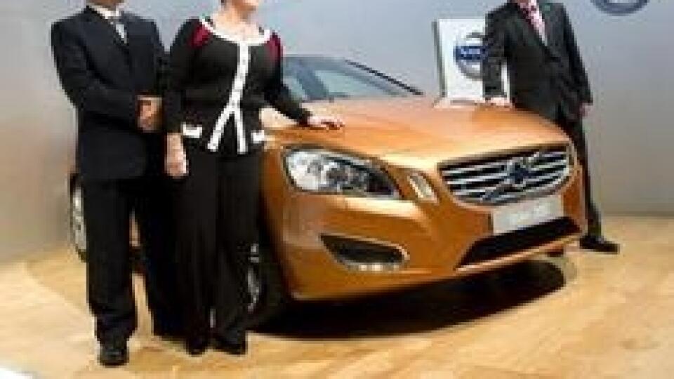 Predseda predstavenstva Geely Li Šu-fu a švédsky minister Maud Olofsson