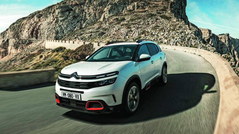 UNIVERZÁLNY Citroën C5 Aircross je vďaka úsporným a výkonným spaľovacím motorom vrátane plug-in hybridnej verzie ideálny rovnako na dlhé cesty aj do mesta.