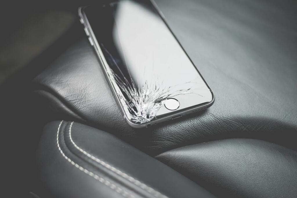 rozbity iphone