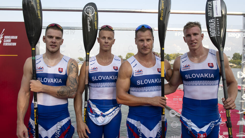 Samuel Baláž, Erik Vlček, Csaba Zalka a Adam Botek sú v karanténe v lodenici.