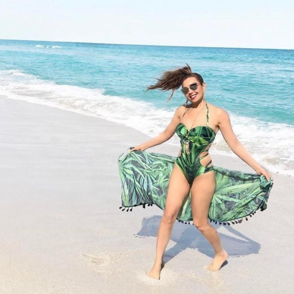 Thalía sa vyzliekla do plaviek a ukázala dokonalú postavu.