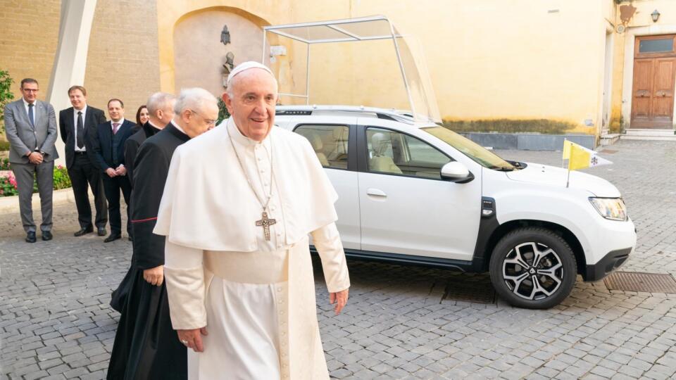 Dacia Duster pre pápeža Františka.