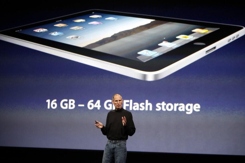 Steve Jobs pri predstavení prvého iPadu