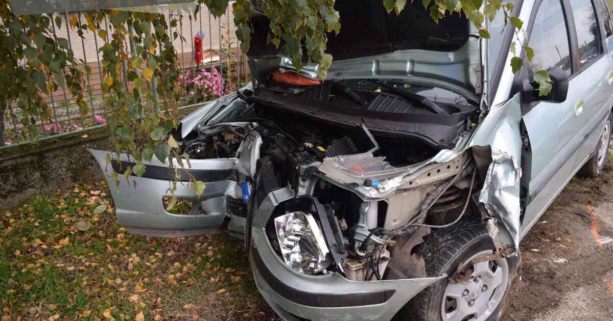Un jeune conducteur de 15 ans a endommagé le portail de la maison en conduisant