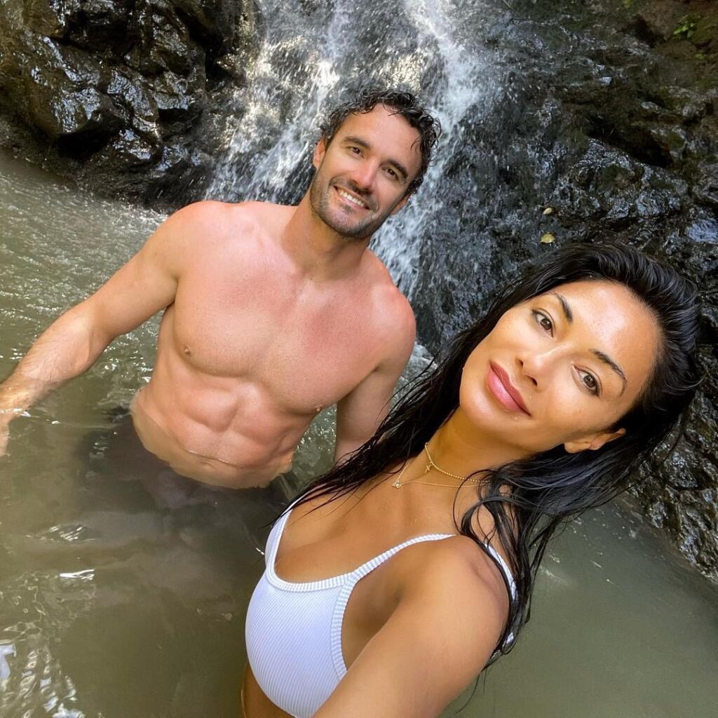 Scherzingerovej robil spoločnosť jej priateľ, bývalý hráč rugby Thom Evans.