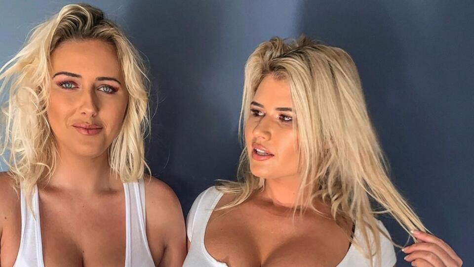 Našli lepší spôsob, ako si zarobiť a šport išiel bokom. Surferky a zároveň sestry Ellie-Jean Coffeyová a Holly-Daze Coffeyová sa rozhodli privyrobiť si predávaním nahých fotiek.