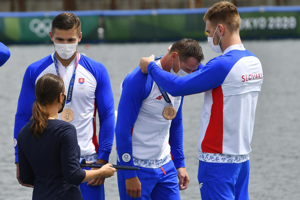 Radosť slovenského štvorkajaku z bronzu na olympiáde v Tokiu. Pre Denisa Myšáka to bol už druhý cenný kov z najvýznamnejšieho podujatia.
