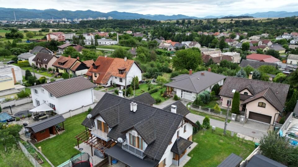 Mnohé projekty, ktoré chcú zveľadiť život na dedine, stroskotávajú na rozdrobenosti pozemkov.