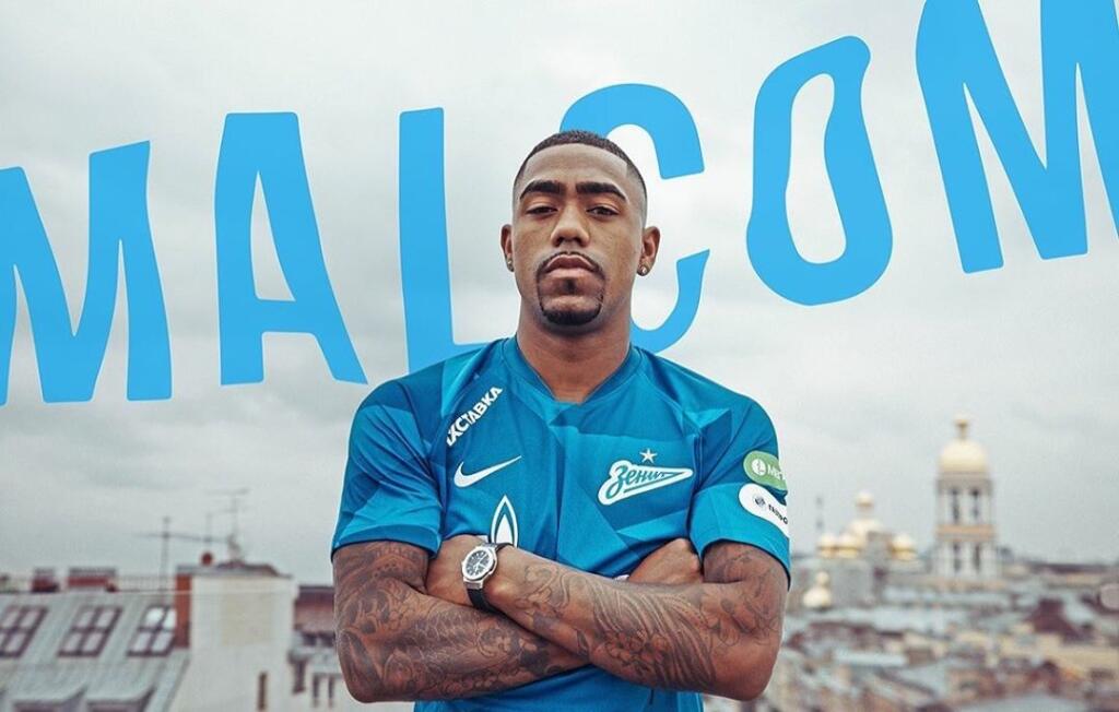 Malcom už na svojom instagrame stihol zverejniť fotku, na ktorej pózuje v drese svojho nového zamestnávateľa.