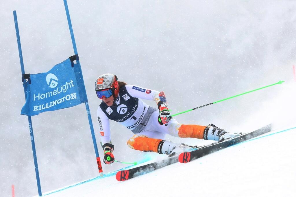 Prvé kolo stihlo odjazdiť len deväť pretekárok medzi ktorými bola aj naša Petra Vlhová, ktorá z druhého miesta strácala na priebežnú líderku Francúzka Tessa Worleyová osemnásť stotín.