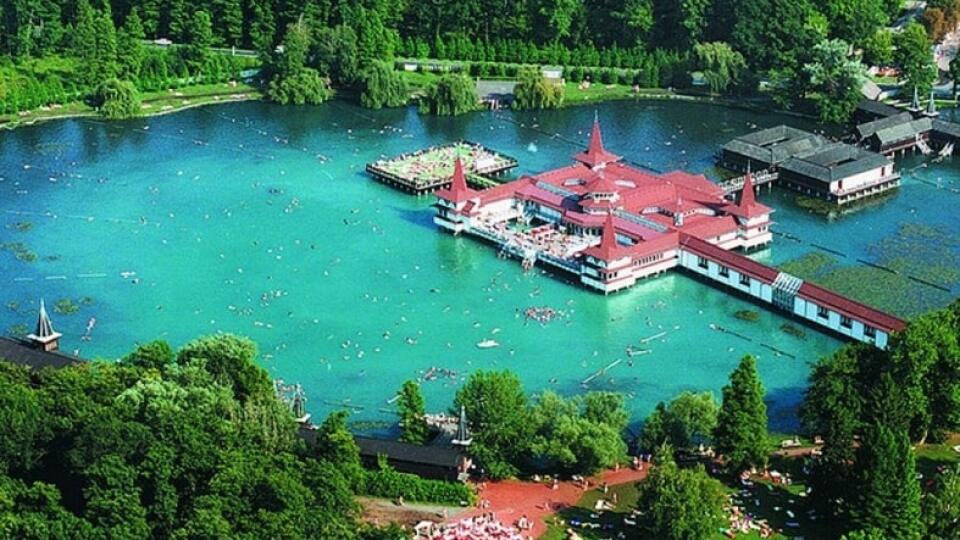 Termálne jazero Hévíz pripomína malý raj.